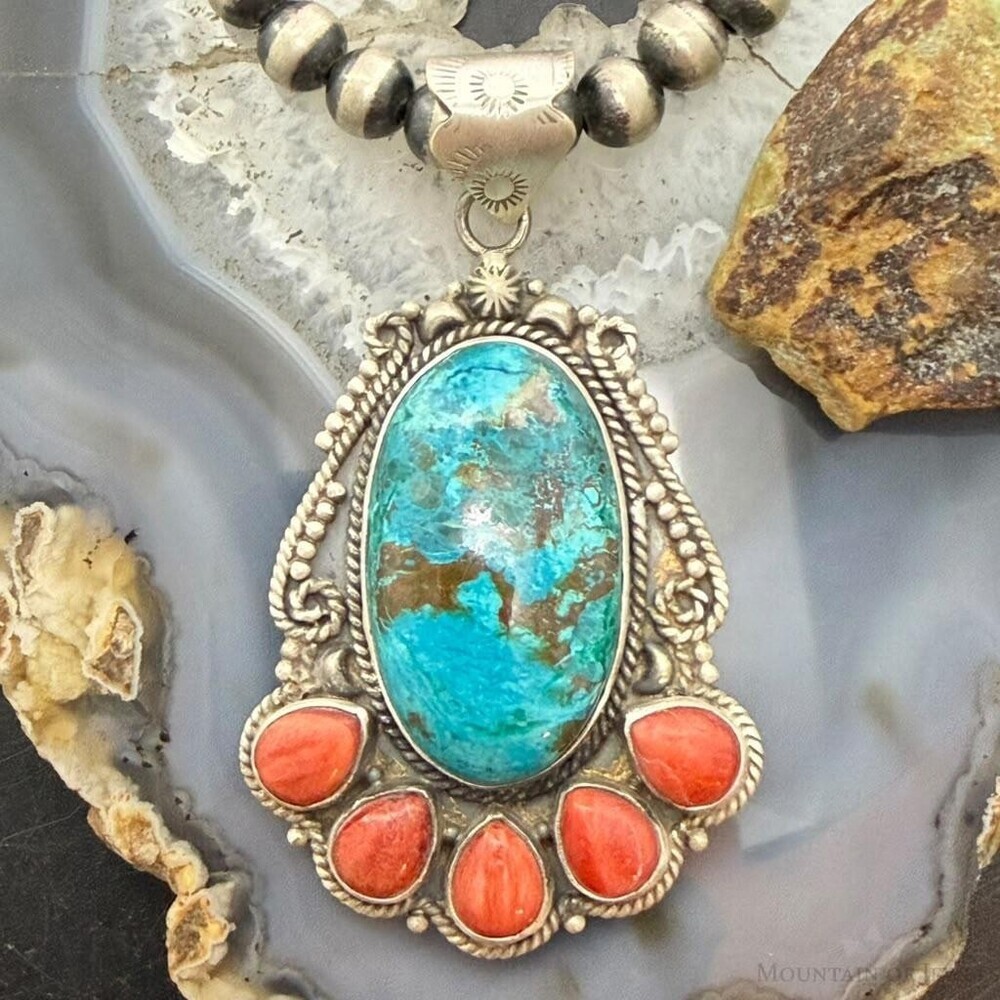 Sterling Southwestern Style Oval Shattuckite & Spiny Oyster Decorated Pendant